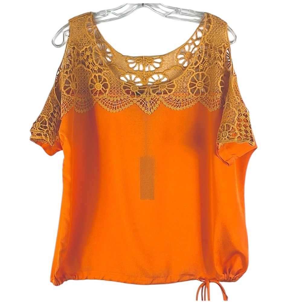 Lulumari cold shoulder top Crochet top panel Sz M